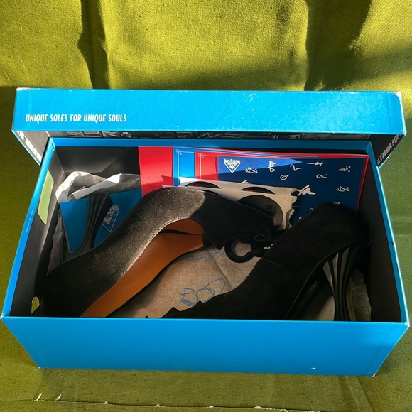 John Fluevog Venus pumps US 7 brand new in box - Picture 7 of 8